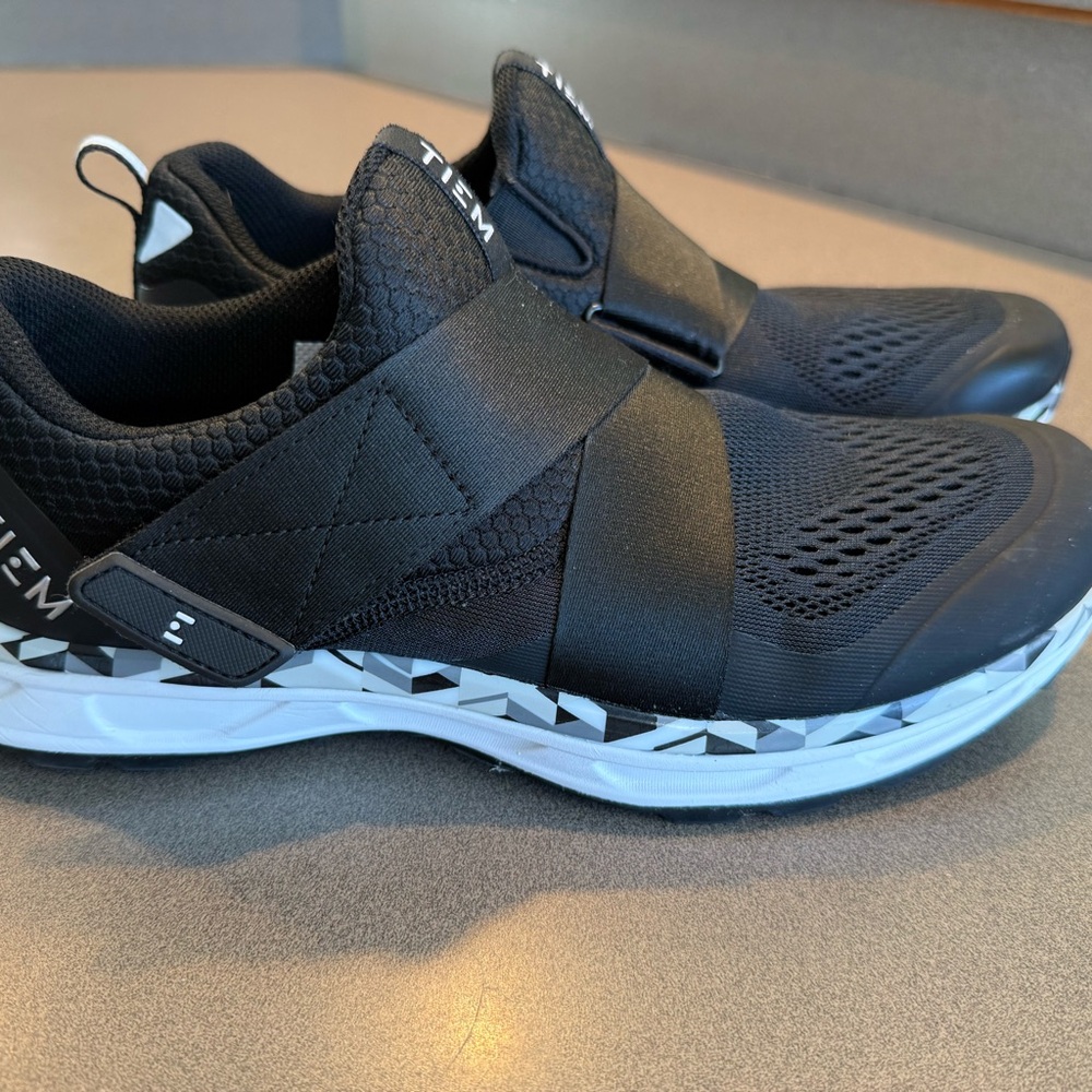TIEM Women's Black Cycling Shoes - Picture 2 of 5